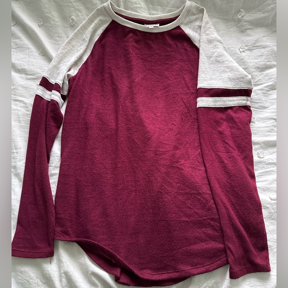 So Kohl’s Burgundy and White Long Sleeve Sweater. Size Medium.